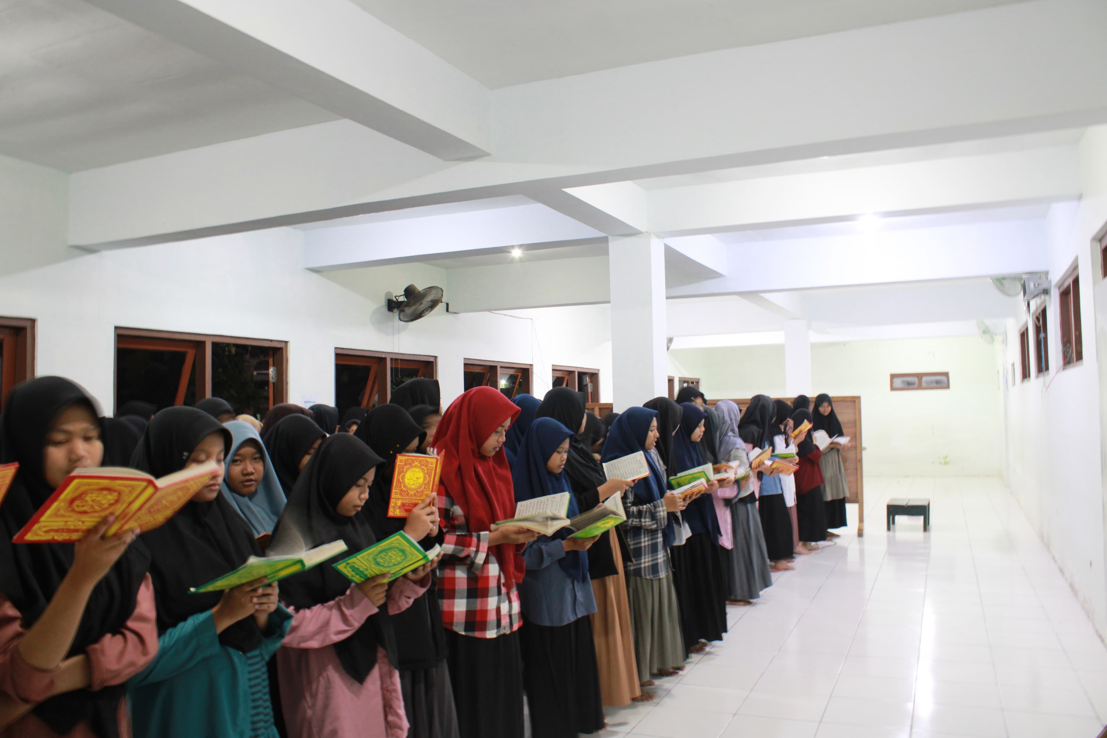 santri putri barzanji