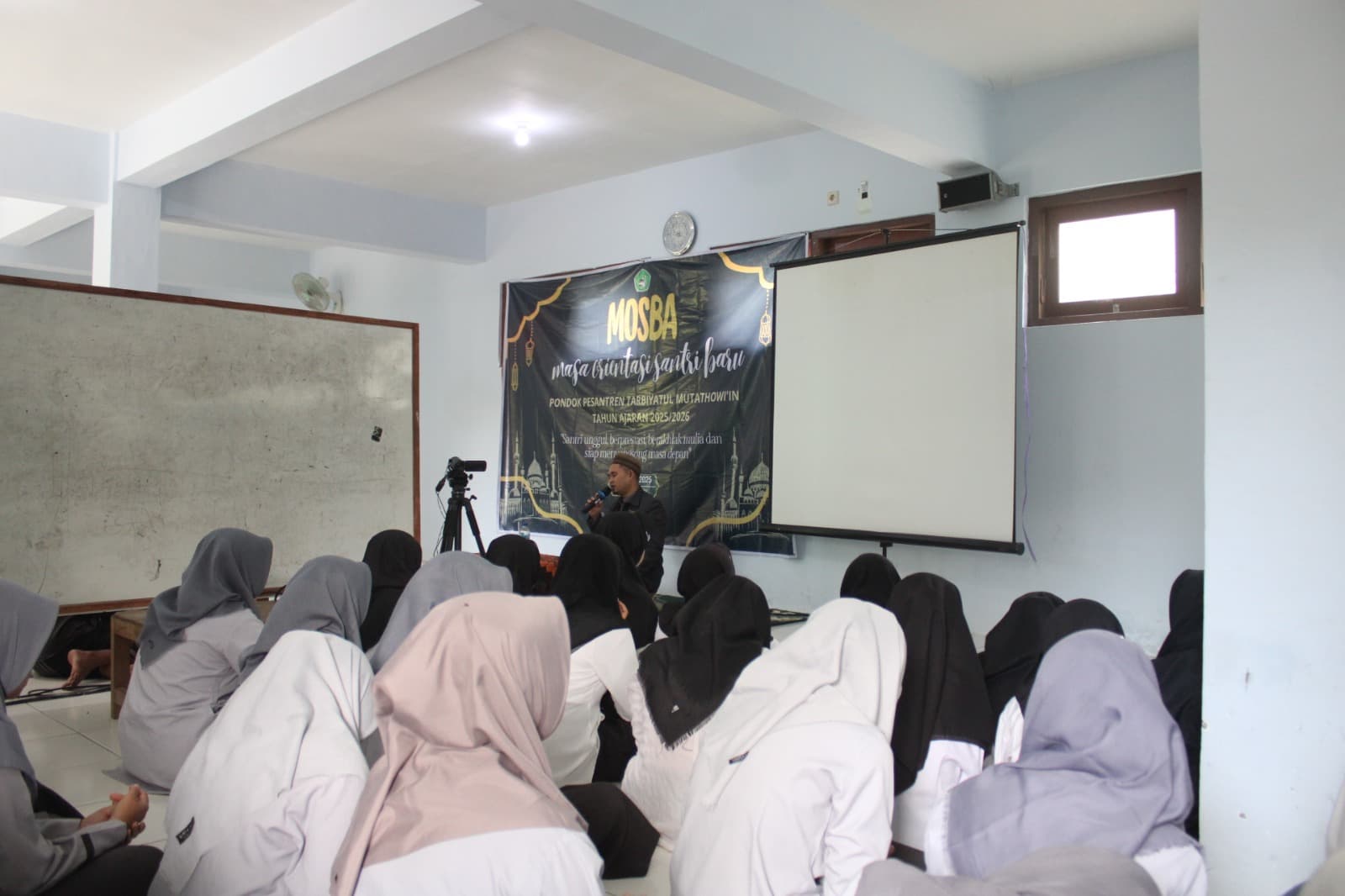 penyampaian materi ahlussunnah wal jama'ah di acara mosba
